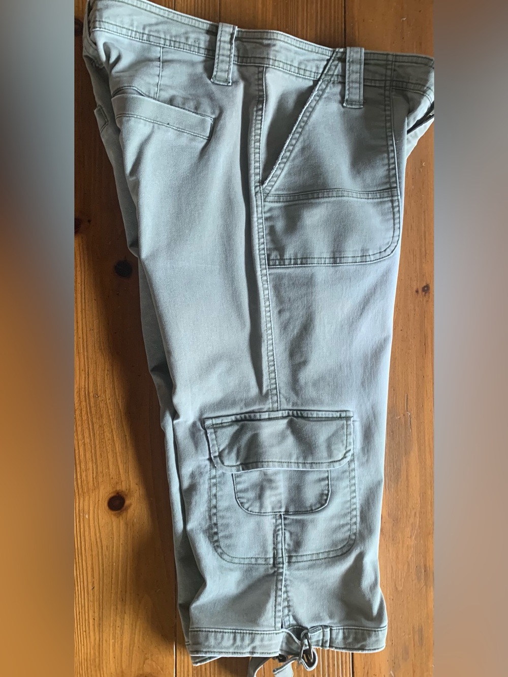 Vintage Y2K AE Low Rise Cargo Capris